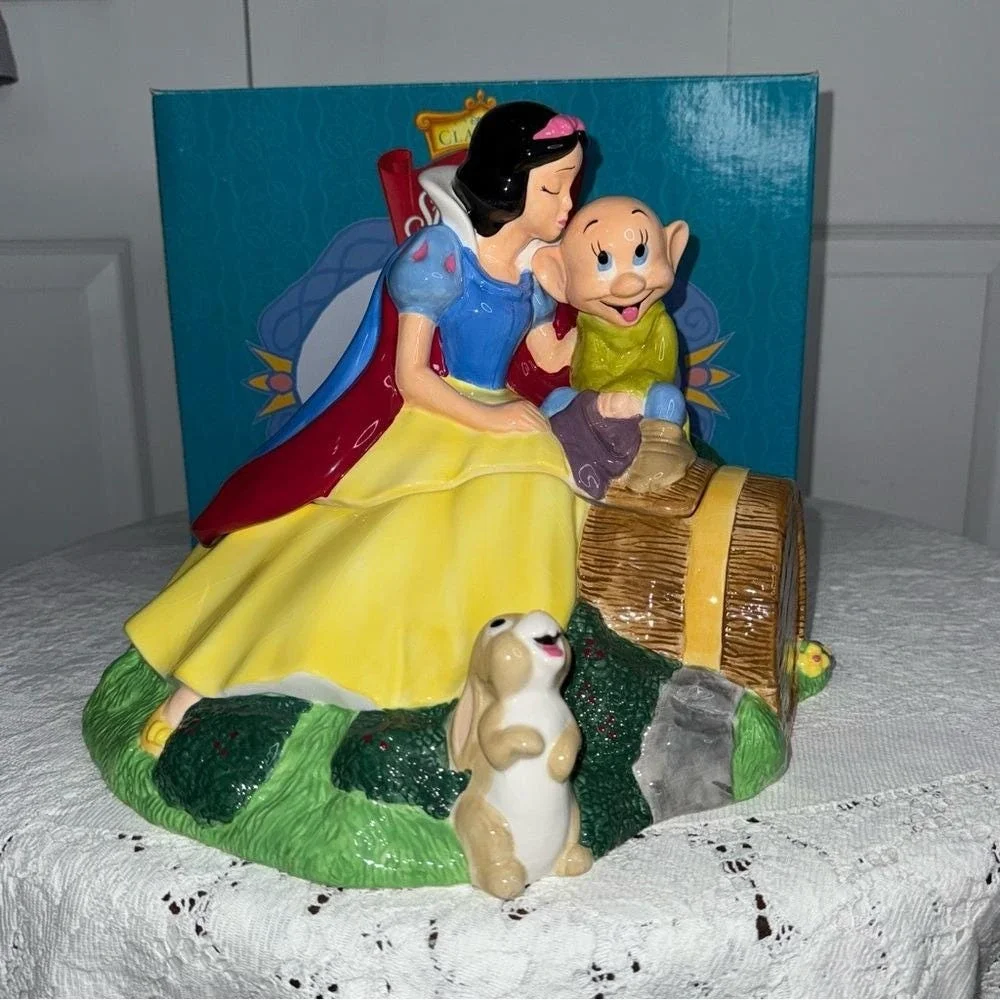 RARE Vintage Disney Treasure Craft Snow White kissing Dopey Cookie Jar w/box